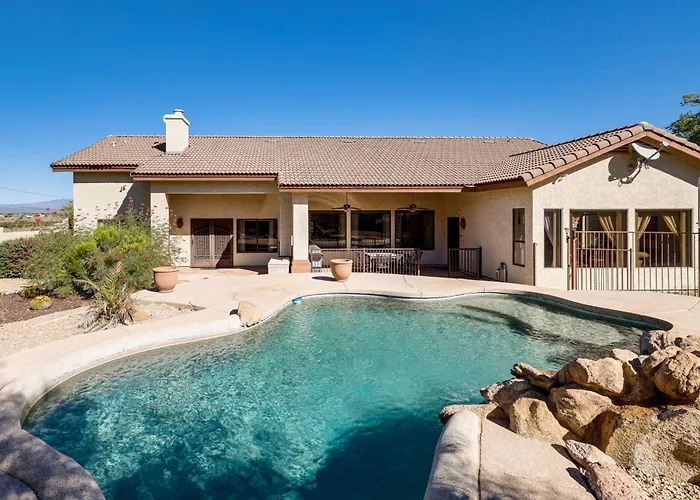 Holiday home Groups Welcome! W/ Pool + Patio In N Phoenix