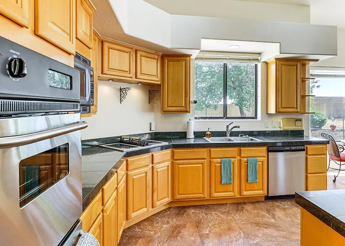 Groups Welcome! W/ Pool + Patio In N * Phoenix