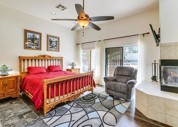 Holiday home Groups Welcome! W/ Pool + Patio In N *