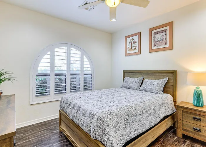 Groups Welcome! W/ Pool + Patio In N *