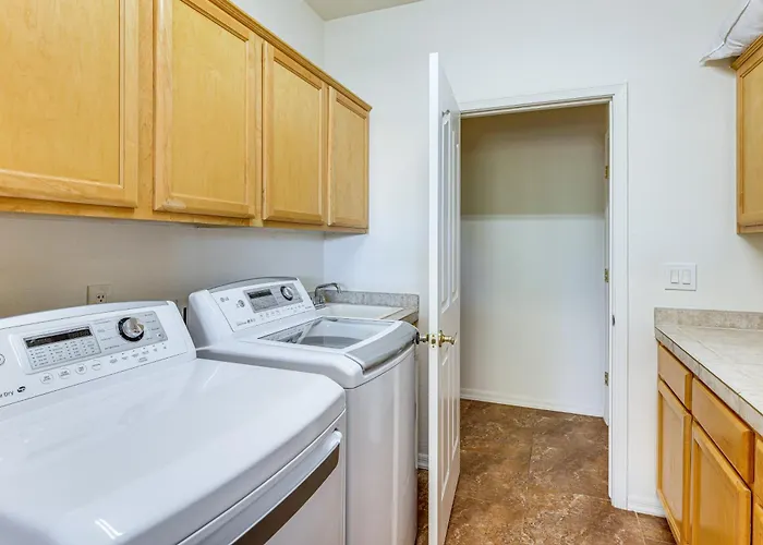 Groups Welcome! W/ Pool + Patio In N * Phoenix