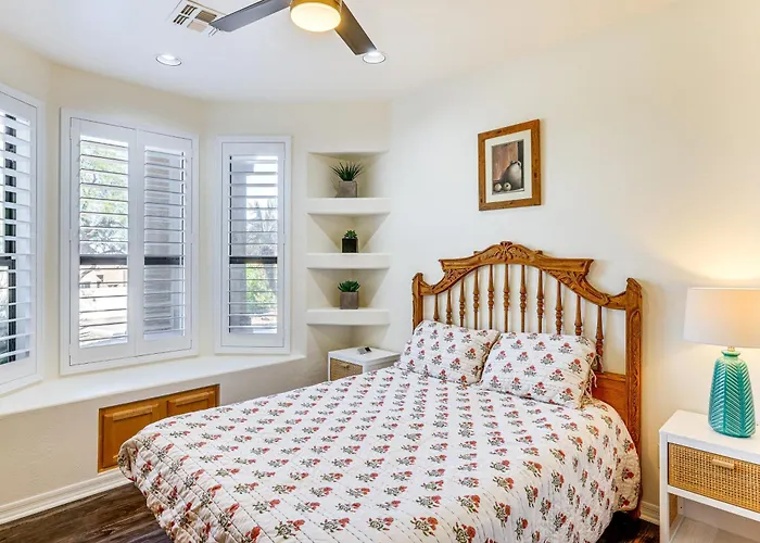 Groups Welcome! W/ Pool + Patio In N Holiday home Phoenix