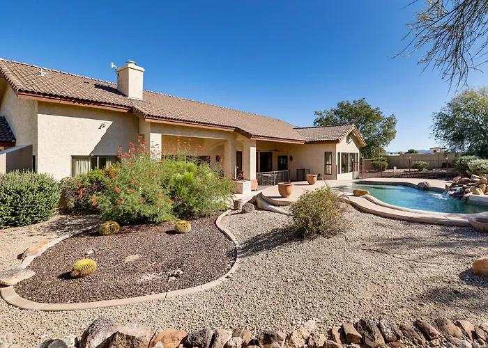 Groups Welcome! W/ Pool + Patio In N Holiday home