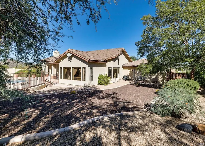 Groups Welcome! W/ Pool + Patio In N Phoenix
