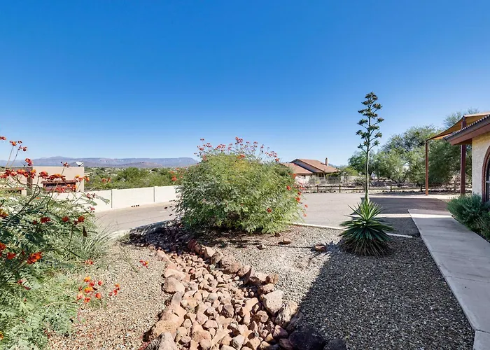 Holiday home Groups Welcome! W/ Pool + Patio In N