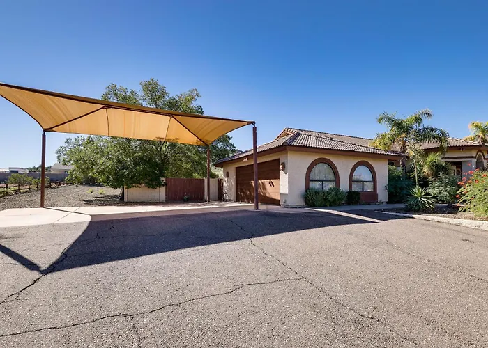 Holiday home Groups Welcome! W/ Pool + Patio In N Phoenix